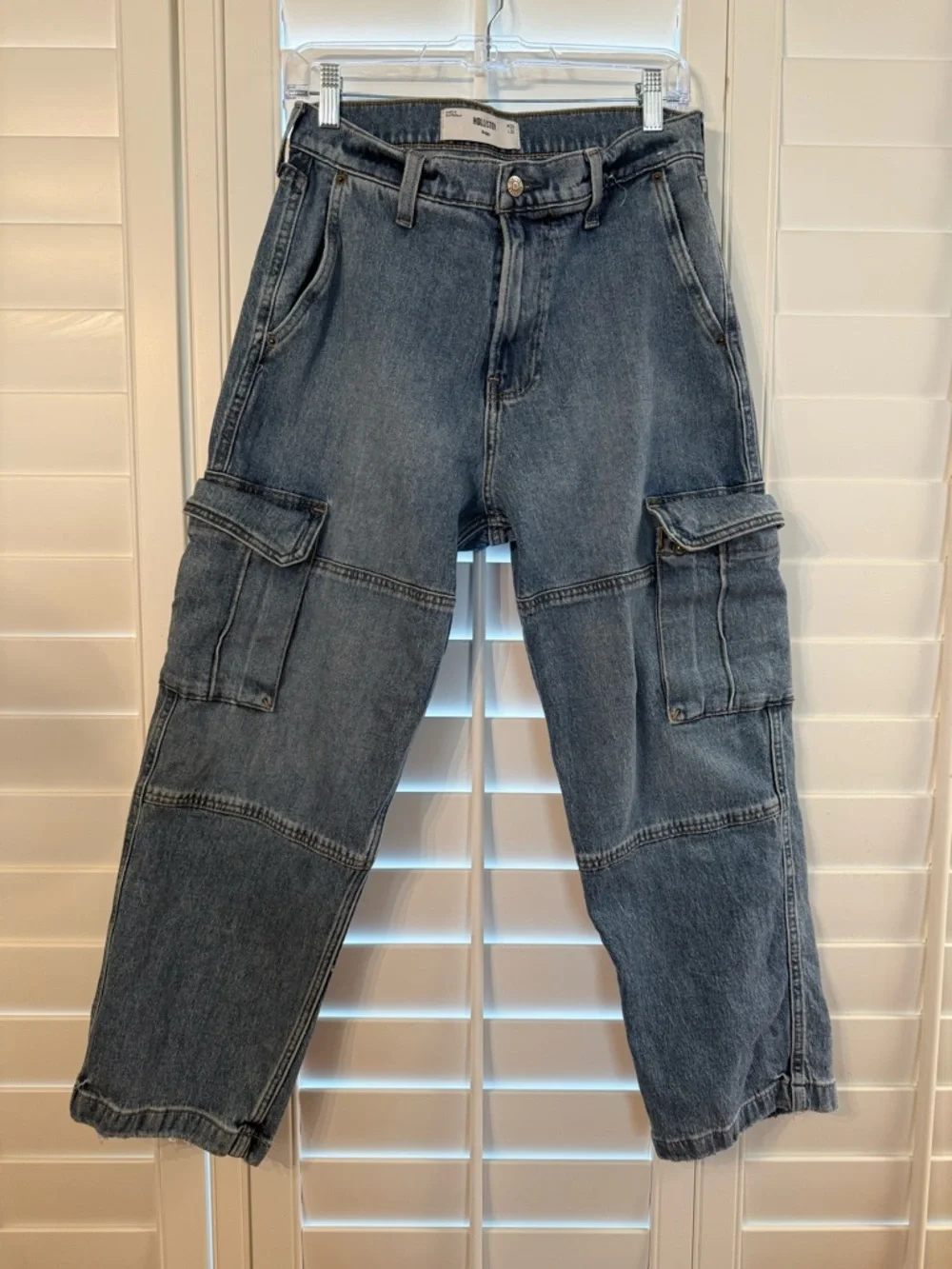Hollister Women'sCargo Cropped Jeans - Picture 1 of 6
